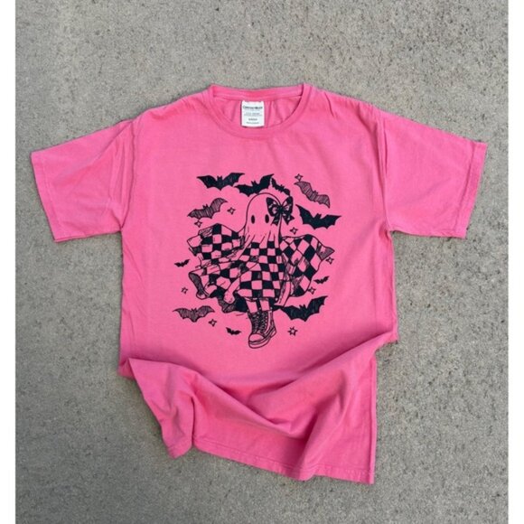 Checkered Ghost with Bats Pink Halloween Graphic T-Shirt Women's NWOT - Picture 1 of 3